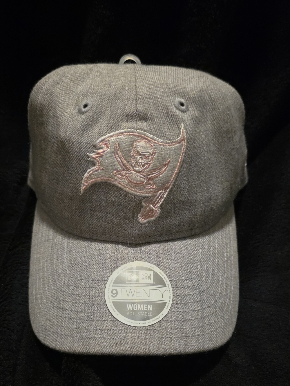 New Era 9TWENTY Women Gray Tampa Bay Buccaneers Baseball Cap